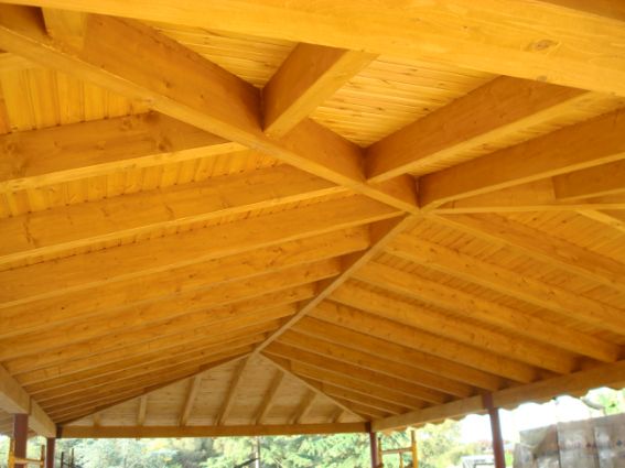 casa de madera antes de cerrar el garaje